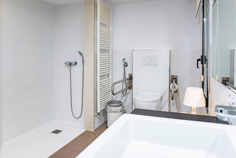 Faut-il envisager une salle de bains PMR à Besançon ?